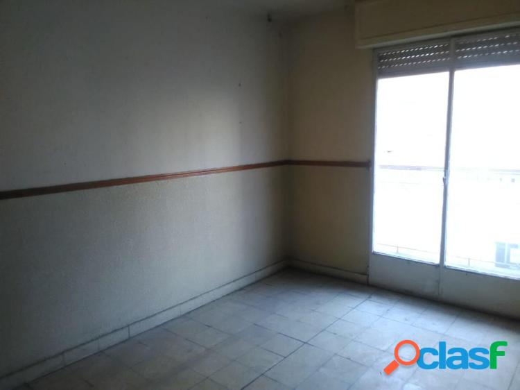 Piso en la estaci/xc3/xb3n de tren 3