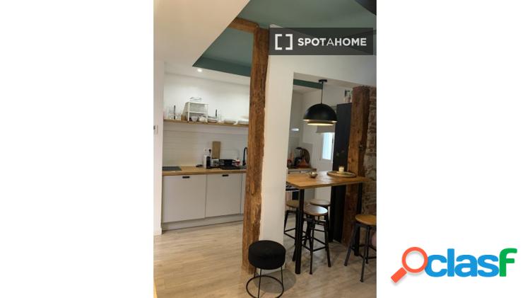 Piso de 2 habitaciones en alquiler en Embajadores, Madrid, gastos incluidos. 2