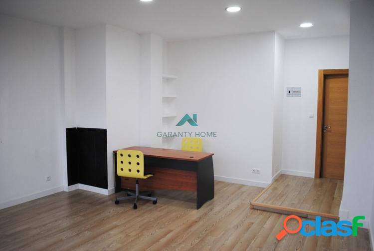 Se alquila local comercial en Colindres