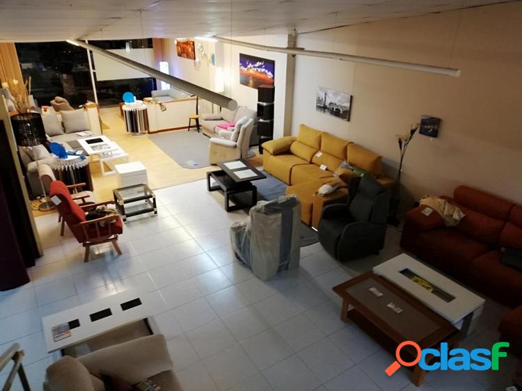 Se alquila local de 1700 + 700m2 6