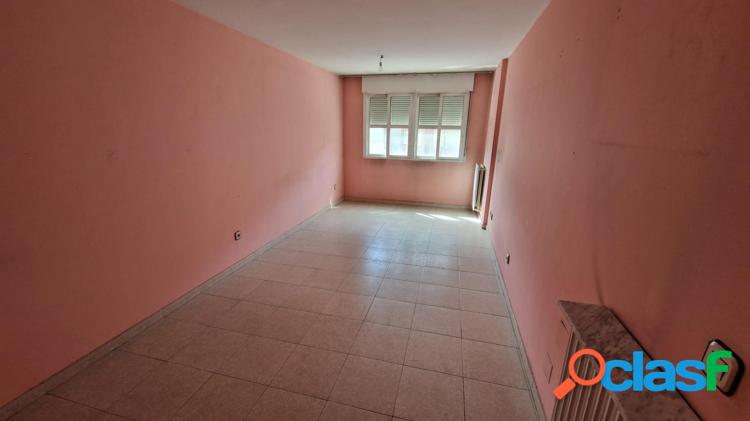 SE VENDE APRTAMENTO EN ZONA ALTA 6