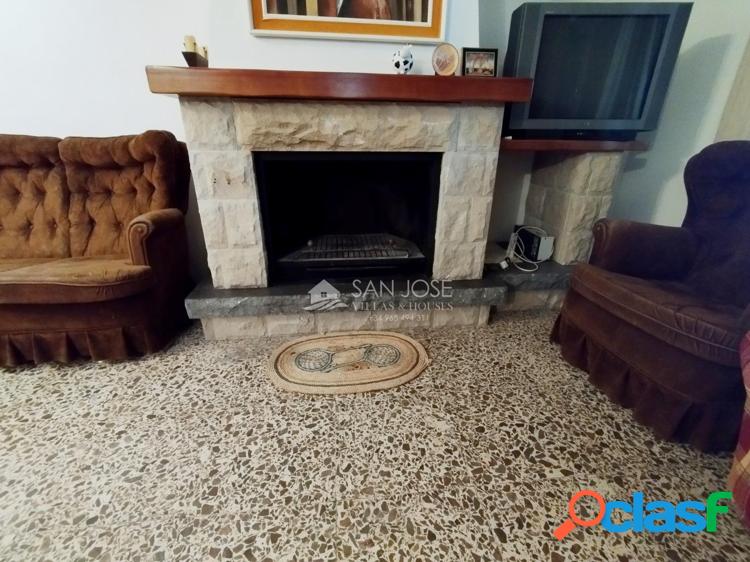 SE VENDE CHALET EN PARCELA URBANA EN LA ROMANA 4