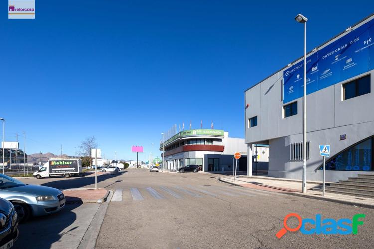 SE VENDE EDIFICIO COMERCIAL TOTALMENTE INSTALADO A PIE DE CARRETERA EN POLIGONO ZARATE "PELIGROS" 3