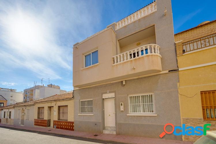 SE VENDE ESPECTACULAR CASA ADOSADA EN EL PASEO MARITIMO!! PLAYA DEL CURA!! A TAN SOLO 100 M. DEL MAR