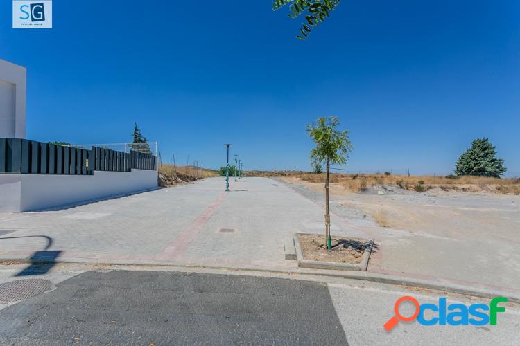 se vende terreno en Otura 5