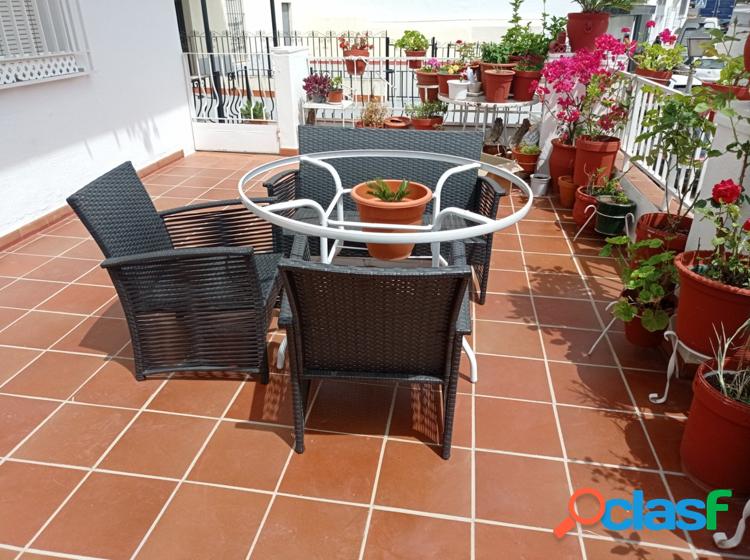 VENTA AMPLIA CASA CON TERRAZA