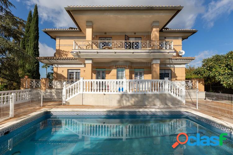 VILLA DE LUJO EN URBANIZACI\xc3\x93N MONTELUZ