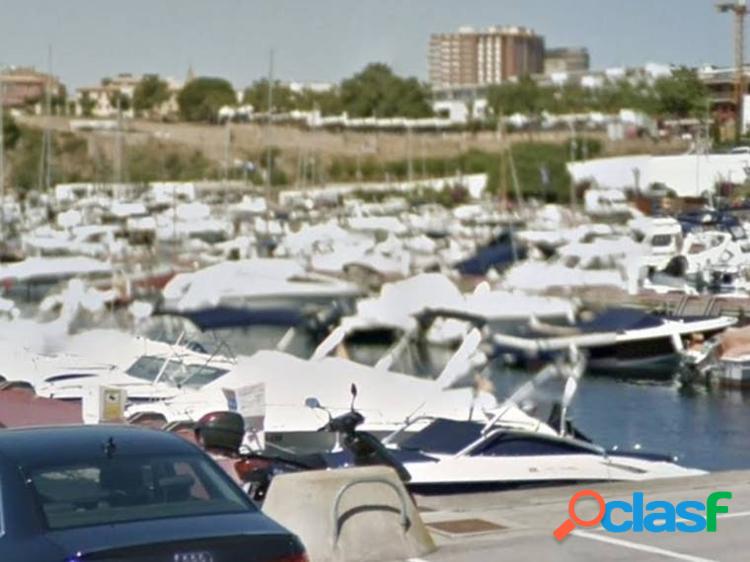 Amarra grande, de 4,5 x 14 m en la Marina de Palamos. 4