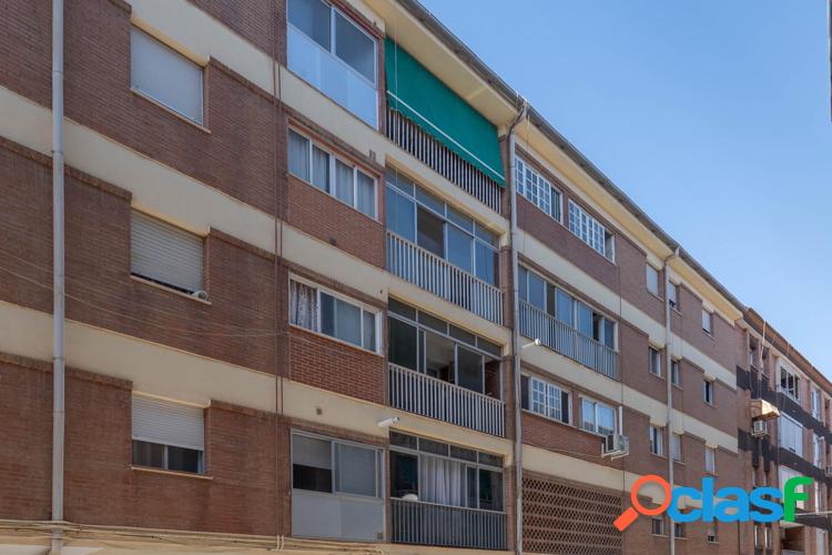 Amplio y luminoso piso de 153 m2 con 5 dormitorios, 2 ba/xc3/xb1os y gran terraza. 1