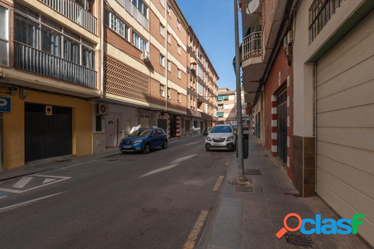 Amplio y luminoso piso de 153 m2 con 5 dormitorios, 2 ba/xc3/xb1os y gran terraza. 3