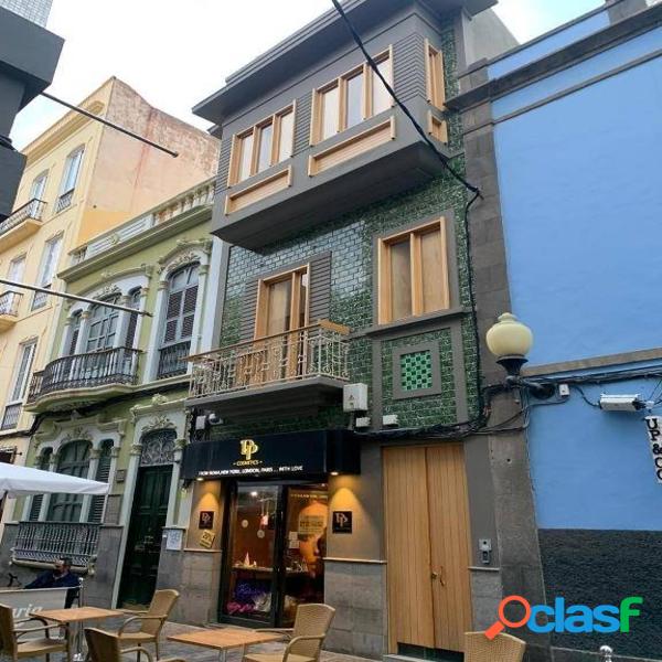 EDIFICIO EN VENTA EN TRIANA CON VV Y LOCAL COMERCIAL RENTANDO.