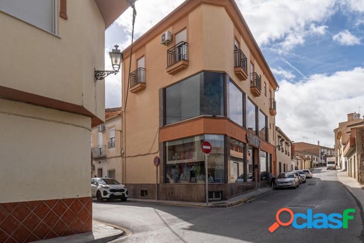 LOCAL COMERCIAL DE 198 m2 HACIENDO ESQUINA Y CON DOS PLANTAS 2