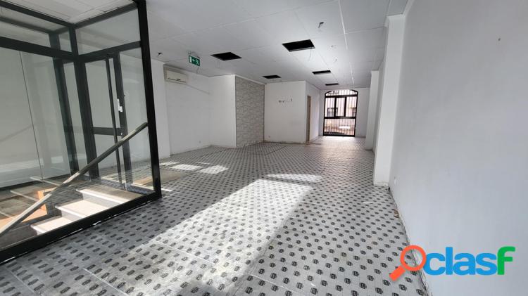 LOCAL COMERCIAL EN EL CENTRO DE /xc3/x81VILA 4