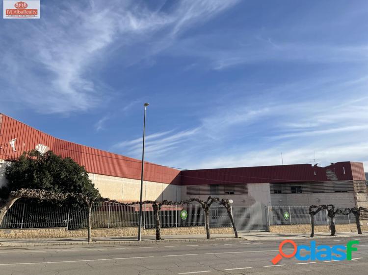 NAVE INDUSTRIAL EN IMPECABLE ESTADO DE USO