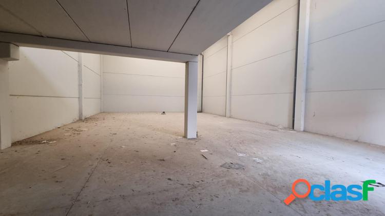 Nave industrial en venta en Calle Acebo (Pol/xc3/xadgono Industrial Empresarium) 2