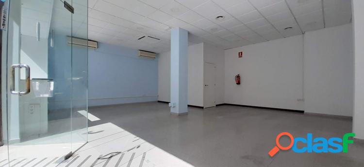 Oficina o tienda con fachada acristalada de 10 m. 4