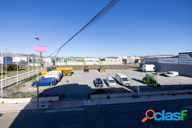 PARCELA INDUSTRIAL EN POLIGONO ZARATE "PELIGROS" UBICACION INMEJORABLE A PIE DE CARRETERA 1