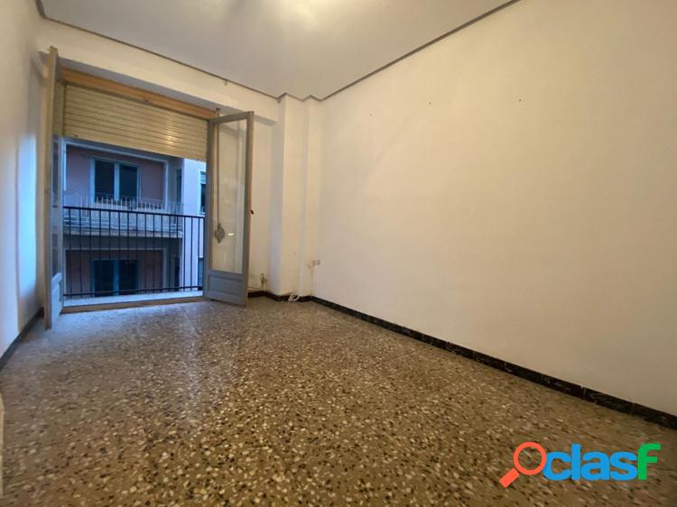 Piso de 4 Habitaciones y 2 Ba/xc3/xb1os en el centro de Elche. 3