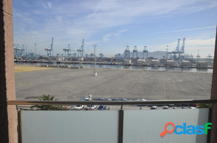 PISO DE DOS DORMITORIOS Y DOS BA\xc3\x91OS CON PLAZA DE GARAJE EN ALGECIRAS
