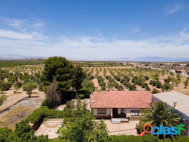 SE VENDE CASA CON ANTIGUA VENTA en Gor Granada