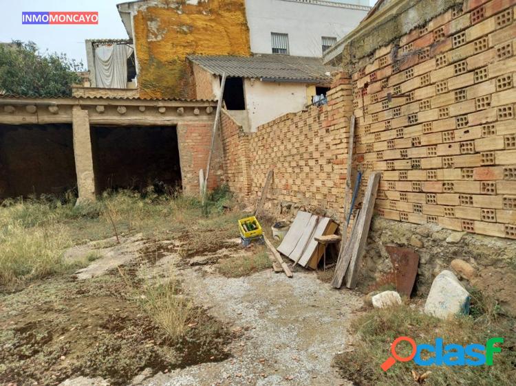 Venta de 280 m2 de solar en Novallas 6
