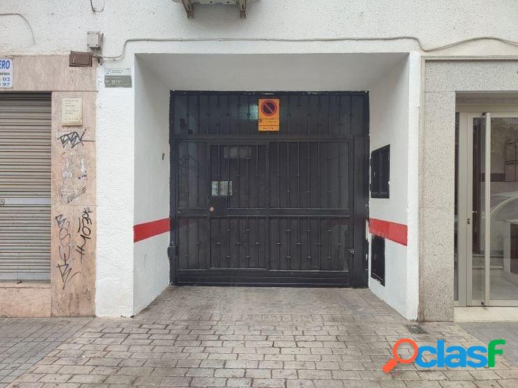 AMPLIA PLAZA DE GARAJE JUNTO AV ALMOG/xc3/x81VARES!!! 4