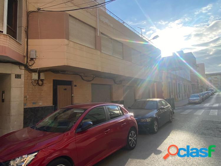 Casa de dos plantas en Almedina, Almer\xc3\xada.