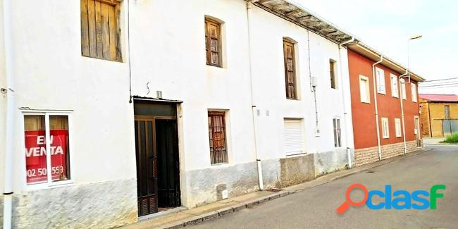 Chalet adosado en San Crist\xc3\xb3bal de la Polantera-Villagarcia