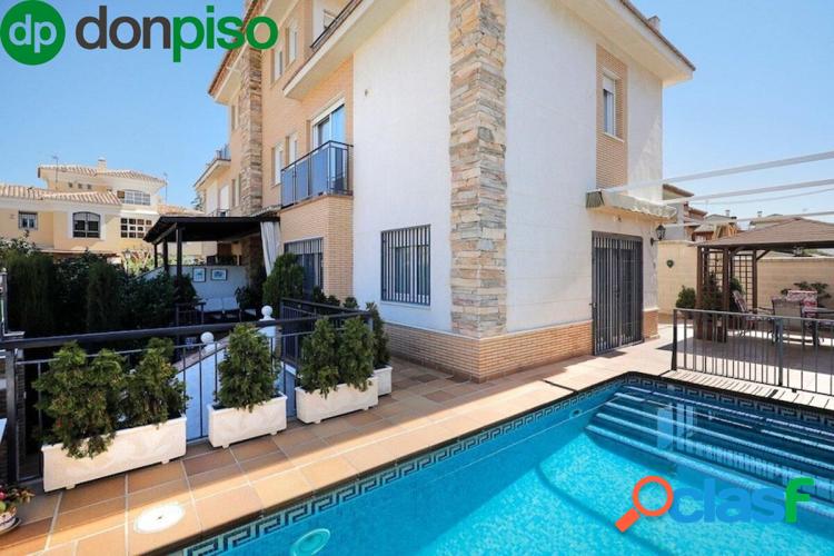 Espectacular casa junto al C.C. Serrallo