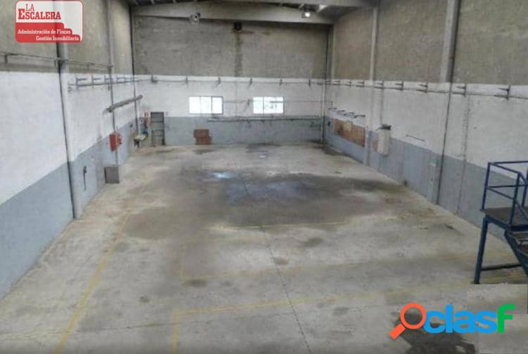Magnifica nave industrial 1