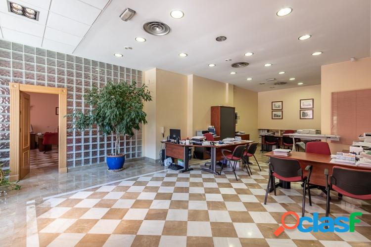 Magn/xc3/xadfico local de 240 m2 en Camino Bajo de Huetor 1