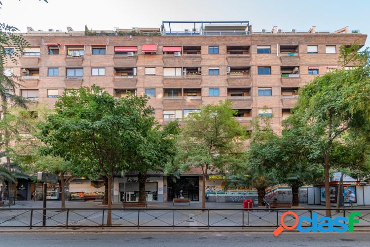 Piso en esquina en Plaza Menorca