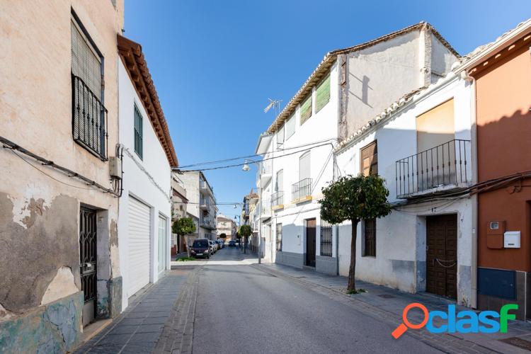 Preciosa casa en el centro de Santa Fe, junto calle Real