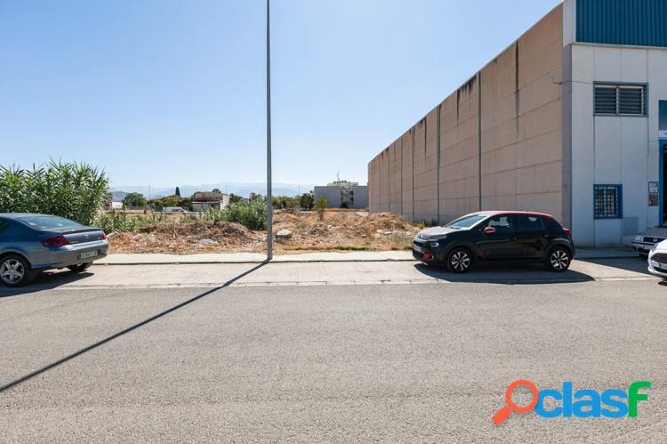 Se vende parcela industrial de 809 metros cuadrados en el Poligono Hurpe de Atarfe.