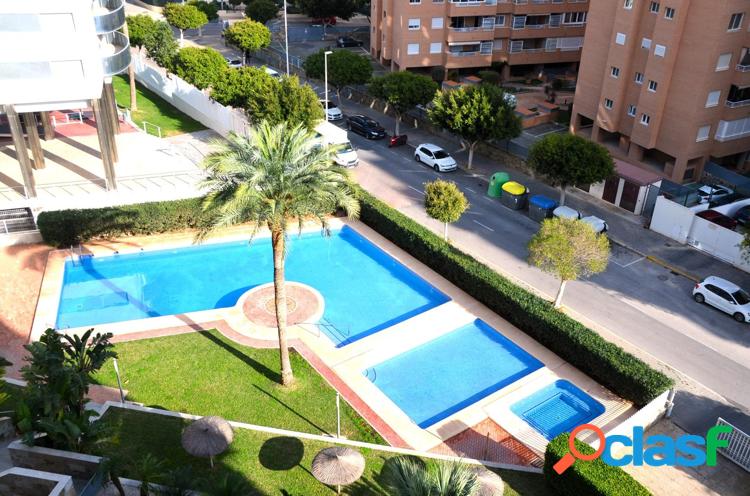 SE VENDE PLANTA BAJA EN LA CALA VILLAJOYOSA CON 2 DORMITORIOS Y TERRAZA DE 57 M2!