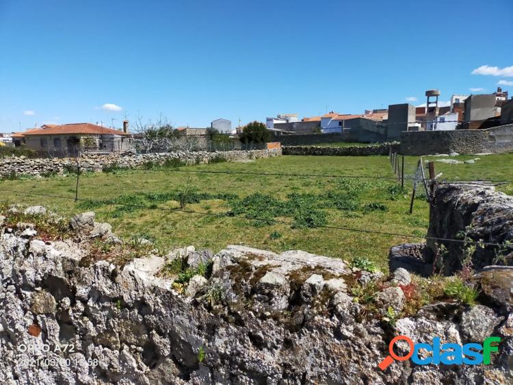 Solar urbano de 850 m2 muy interesante cerca de la plaza en Valdefuentes