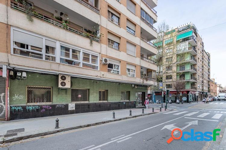 VENTA DE LOCAL COMERCIAL EN AVENIDA DOCTOR OLORIZ 2