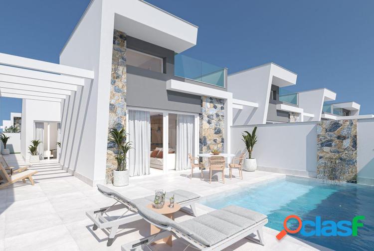 Villas de dise\xc3\xb1o modewrno con 3 dormitorios 2 ba\xc3\xb1os y piscina independiente, zona Los Alc\xc3\xa1zares.