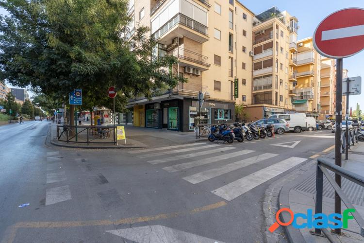 /xc2/xa1Descubre tu nuevo espacio! Local comercial de 400 m/xc2/xb2 aprox, en Calle /xc3/x81ngel Barrios. 3